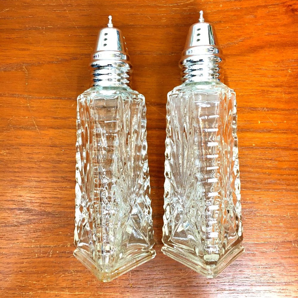 * Anchor Hocking Early American Press cut Crystal Clear S & P 6" Shaker